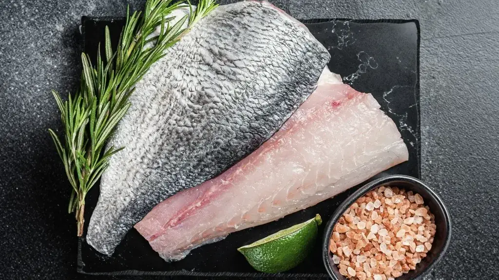 barramundi fillet bali – fresh skin-on barramundi fillet with lime and pink salt