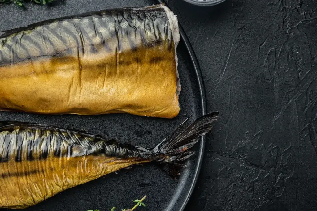 Smoked mackerel Bali — hot-smoked mackerel fillets served on a black plate